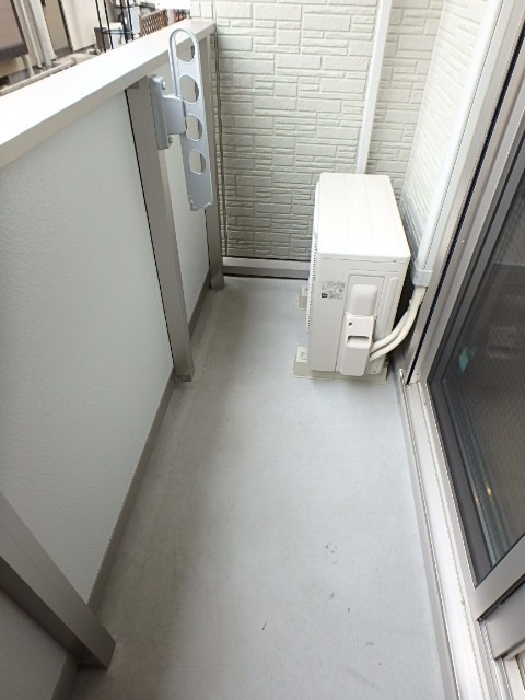 ��ʌ��������܎s�Y�a��̉ƂS���ڂ̃A�p�[�g�̃o���R�j�[