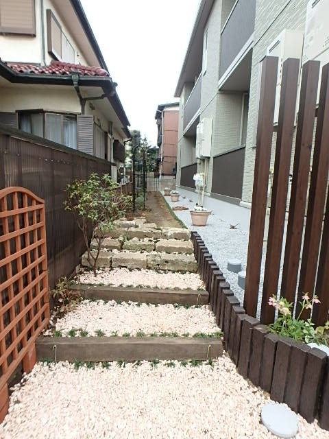 ��ʌ��������܎s�Y�a��̉ƂS���ڂ̃A�p�[�g�̃G���g�����X