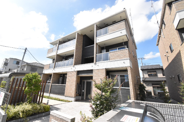 ��ʌ�����s�厚���̃A�p�[�g�̌����O��