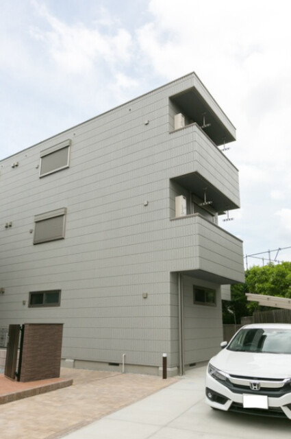 ��ʌ�����s�����R���ڂ̃}���V�����̌����O��