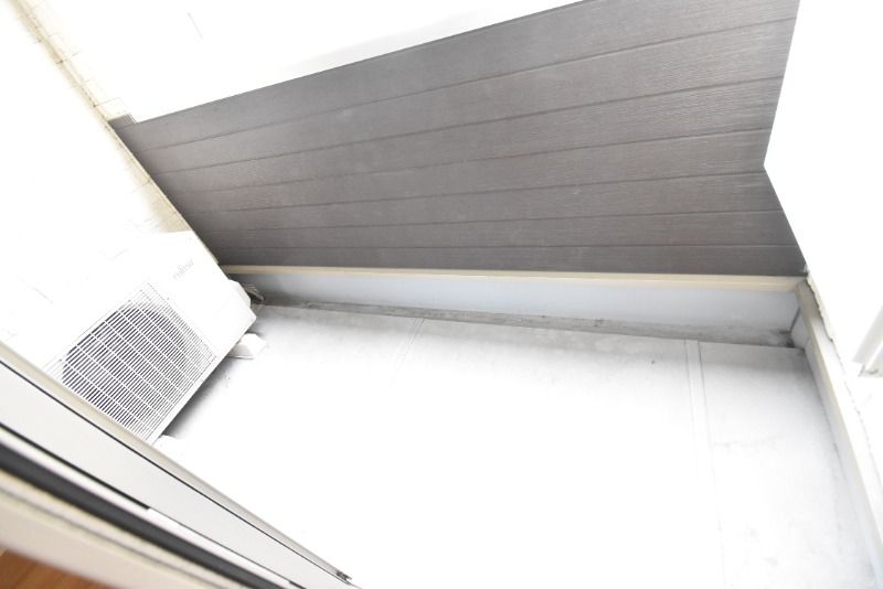 ��ʌ�����s�厚���̃A�p�[�g�̃o���R�j�[