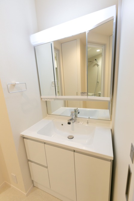 ��ʌ�����s�����R���ڂ̃}���V�����̐��ʏ�