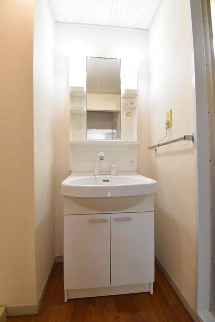 ��ʌ�����s�˒˓��Q���ڂ̃A�p�[�g�̐��ʏ�