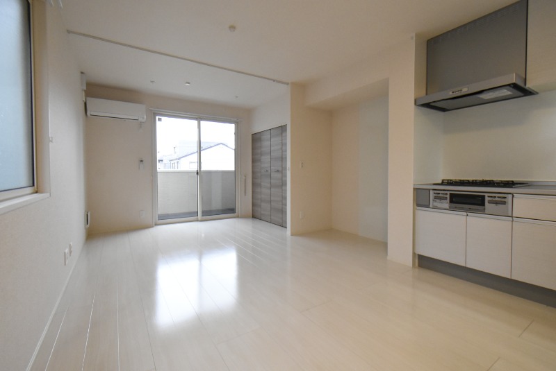 ��ʌ��z�J�s�k�z�J�Q���ڂ̃A�p�[�g�̋��ԁE���r���O