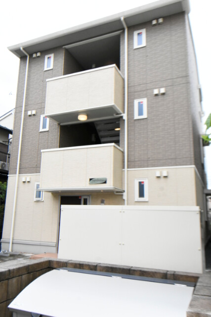 ��ʌ��z�J�s�k�z�J�Q���ڂ̃A�p�[�g�̌����O��