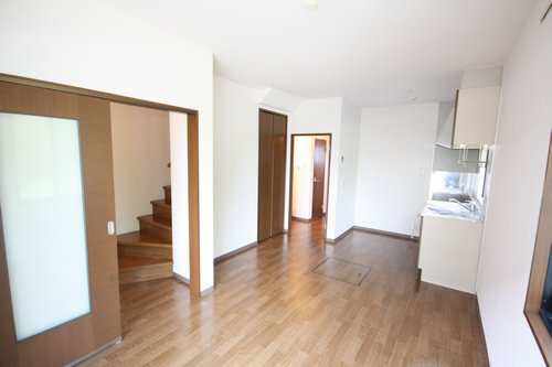 ��ʌ��������܎s������厚�쒆��̃e���X�n�E�X�̋��ԁE���r���O