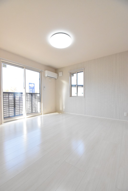 ��ʌ��z�J�s���C�N�^�E���P���ڂ̃A�p�[�g�̋����E���r���O