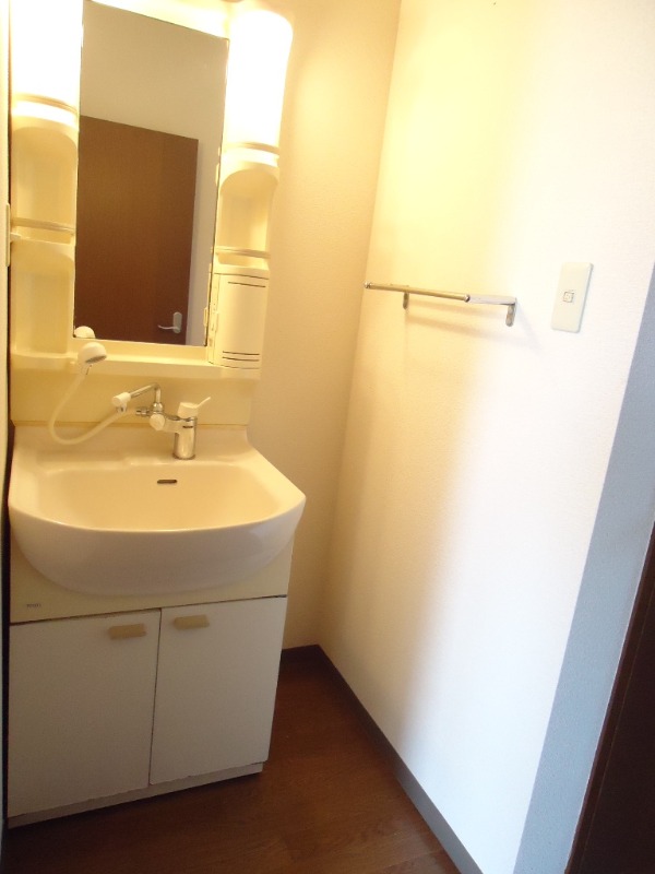 ��ʌ��������܎s������厚�쒆��̃e���X�n�E�X�̐��ʏ�