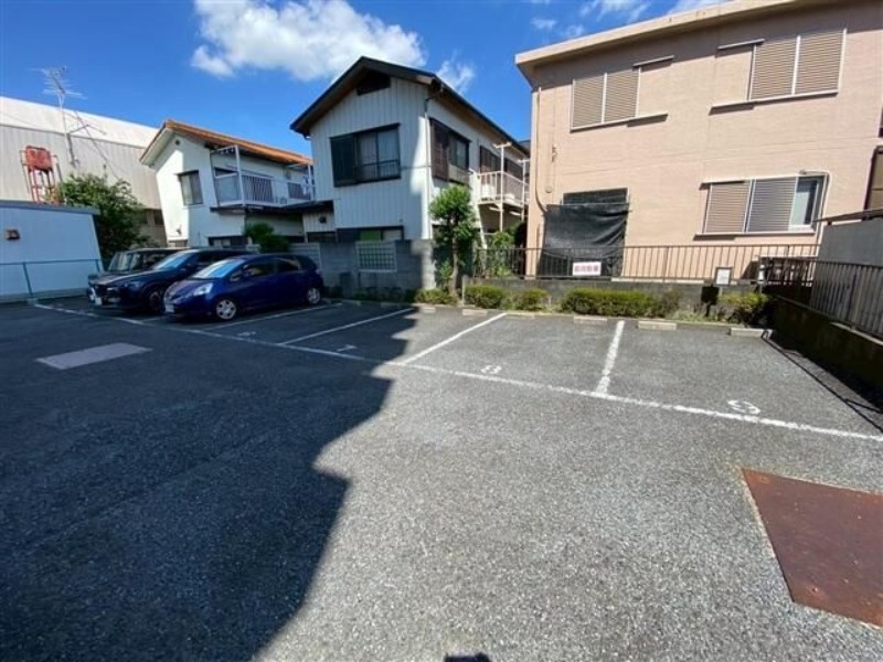 ��ʌ�����s�˒˓��R���ڂ̃}���V�����̒��ԏ�