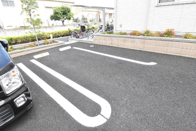 ��ʌ��z�J�s���C�N�^�E���U���ڂ̃A�p�[�g�̒��ԏ�