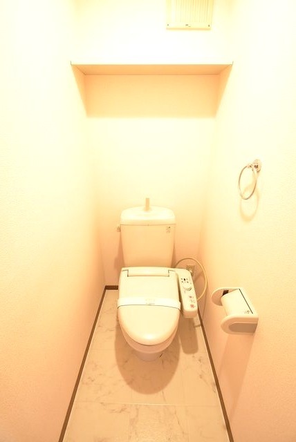 ��ʌ�����s�ђ��̃A�p�[�g�̃g�C��