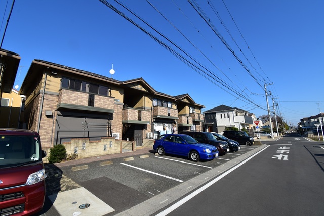 ��ʌ�����s�ђ��̃A�p�[�g�̒��ԏ�