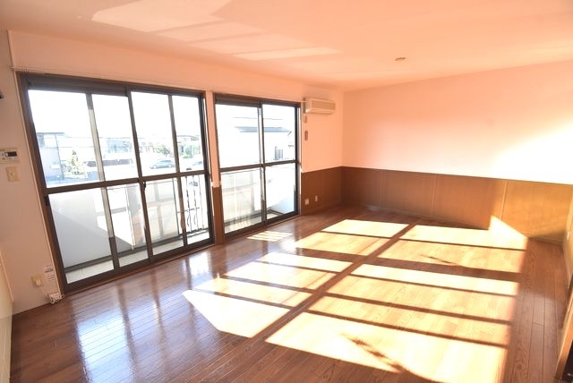 ��ʌ�����s�ђ��̃A�p�[�g�̂��̑������E�X�y�[�X