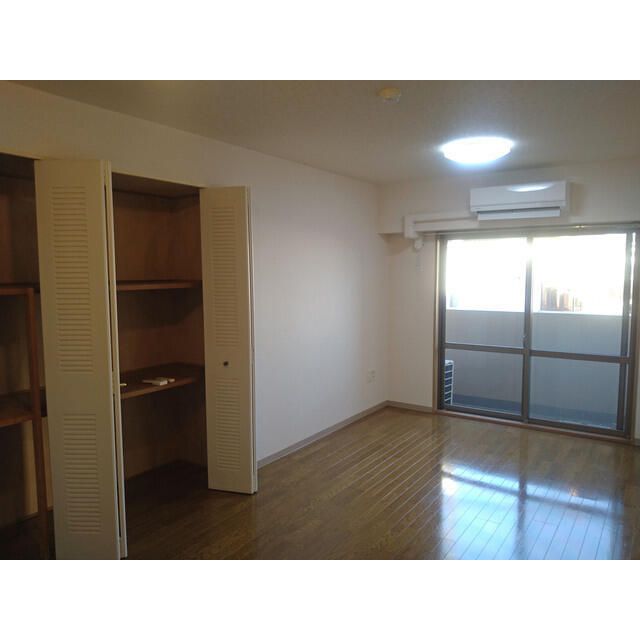 ��ʌ�����s�씵���J�T���ڂ̃}���V�����̋��ԁE���r���O