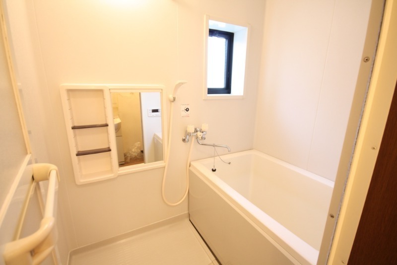 ��ʌ��������܎s������厚����̃e���X�n�E�X�̃o�X