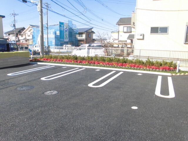 ��ʌ��z�J�s�������T���ڂ̃A�p�[�g�̒��ԏ�