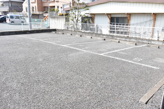 ��ʌ��������܎s�k��y�C���Q���ڂ̃A�p�[�g�̒��ԏ�