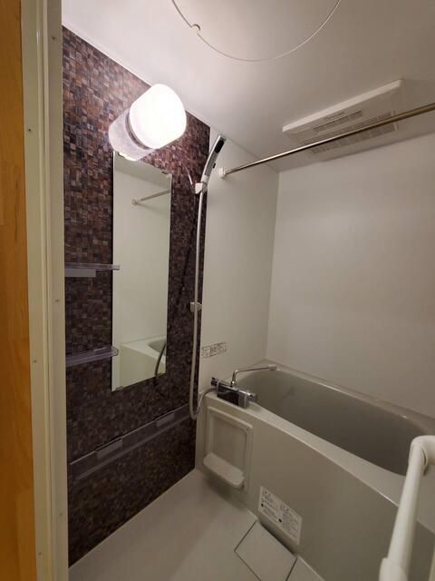 ��ʌ��������܎s�΋�����Q���ڂ̃A�p�[�g�̃o�X