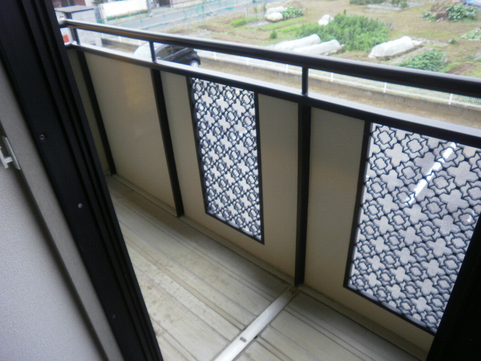 ��ʌ��������܎s��������u�Q���ڂ̃A�p�[�g�̃o���R�j�[