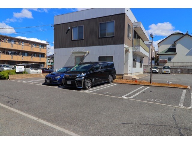 ��ʌ��������܎s����厚�w��̕ʏ��̃A�p�[�g�̒��ԏ�