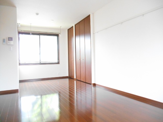 ��ʌ��������܎s�k��~�͒��̃A�p�[�g�̂��̑������E�X�y�[�X