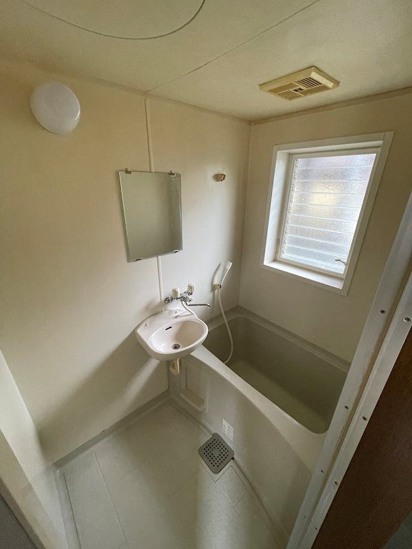 ��ʌ��������܎s��΋搼���̃A�p�[�g�̃o�X