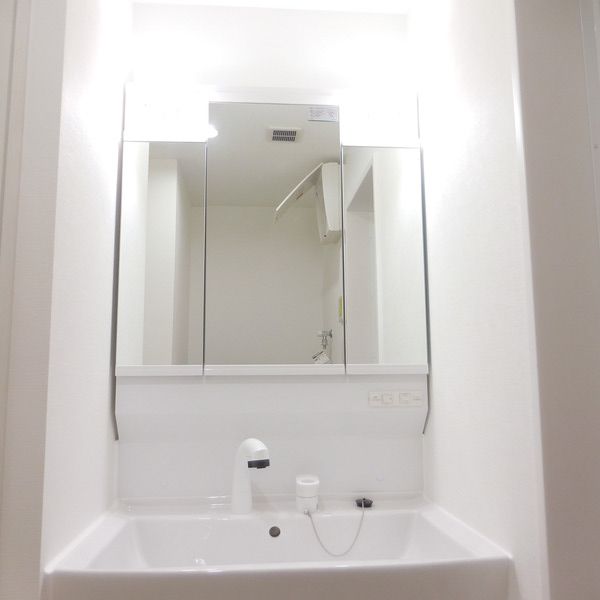 ��ʌ�����s�厚������̃A�p�[�g�̐��ʏ�