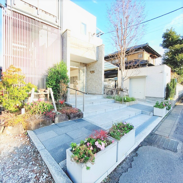 ��ʌ�����s�厚������̃A�p�[�g�̃G���g�����X