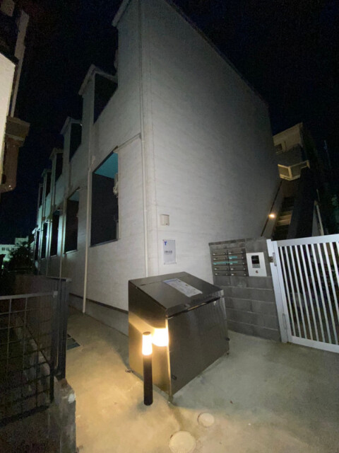 ��ʌ��������܎s�k��A�|���Q���ڂ̃A�p�[�g�̃G���g�����X