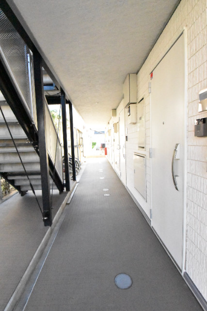 ��ʌ�����s�݉ƒ��̃}���V�����̃G���g�����X