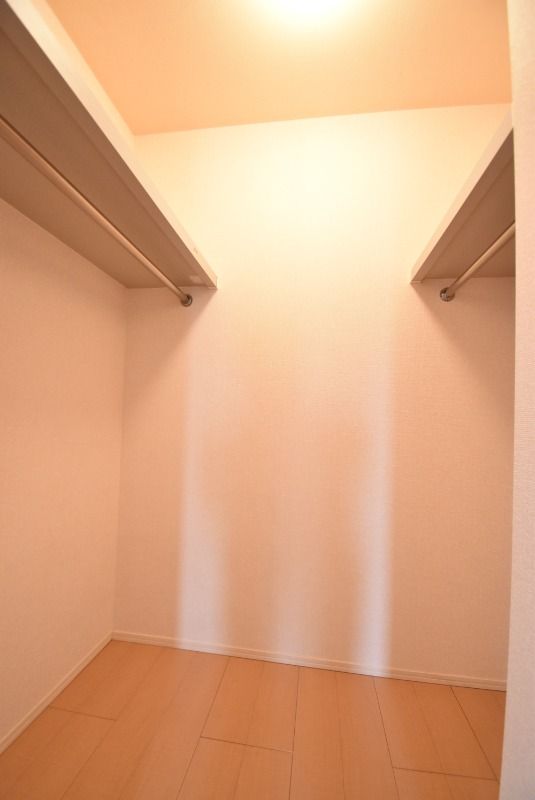 ��ʌ�����s�厚�ΐ_�̃A�p�[�g�̎��[