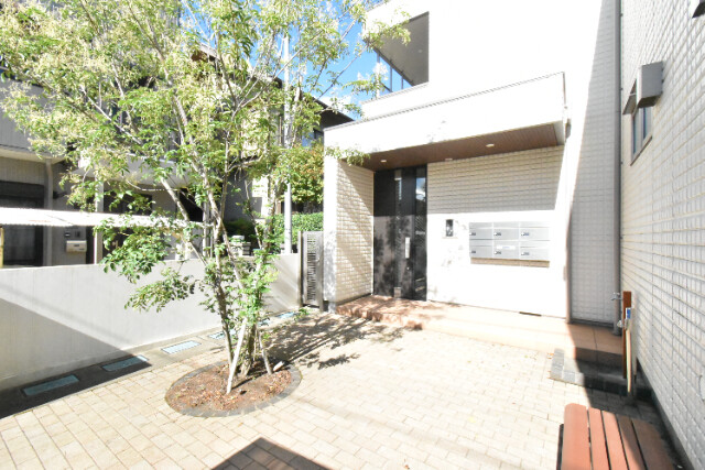 ��ʌ�����s�����Q���ڂ̃}���V�����̃G���g�����X