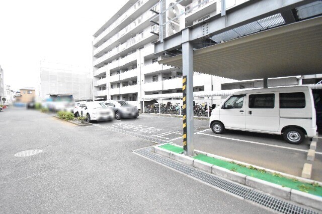 ��ʌ��������܎s�k��y�C���P���ڂ̃}���V�����̒��ԏ�