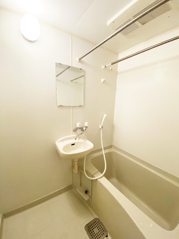 ��ʌ�����s�{�{���P���ڂ̃A�p�[�g�̃o�X