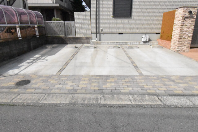 ��ʌ�����s�˒˓��P���ڂ̃}���V�����̒��ԏ�