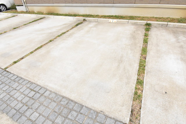 ��ʌ��������܎s�k��{�����̃A�p�[�g�̒��ԏ�