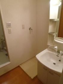 ��ʌ�����s�����J�{���P���ڂ̃A�p�[�g�̐��ʏ�