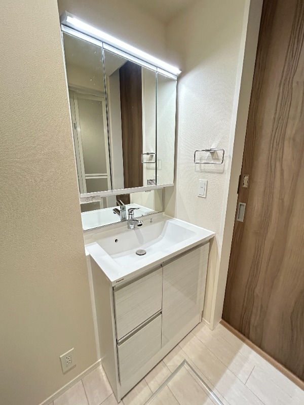 ��ʌ��������܎s�Y�a��j���J�R���ڂ̃}���V�����̐��ʏ�