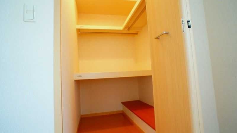 ��ʌ��k�����S�ɓޒ������j�S���ڂ̃A�p�[�g�̎��[