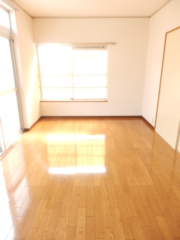 ��ʌ��������܎s��{��x�̓����P���ڂ̃A�p�[�g�̋��ԁE���r���O