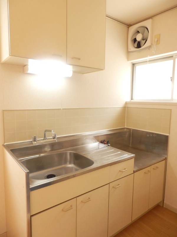 ��ʌ��������܎s��{��x�̓����P���ڂ̃A�p�[�g�̃L�b�`��