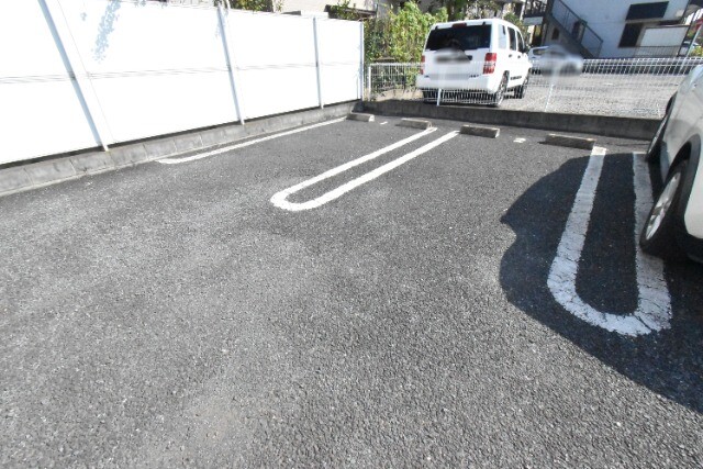 ��ʌ��z�J�s�_�����P���ڂ̃A�p�[�g�̒��ԏ�