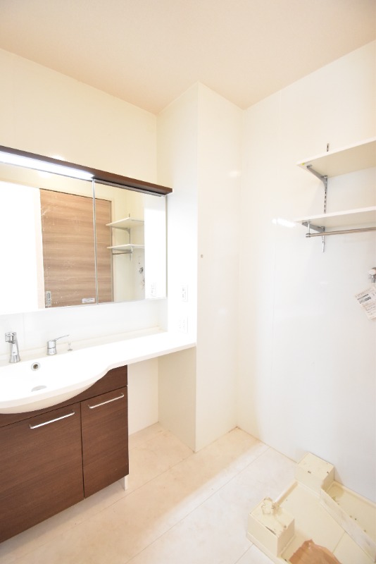 ��ʌ��������܎s�΋�厚�O���̃A�p�[�g�̐��ʏ�