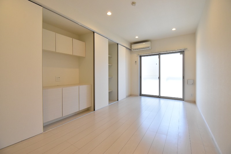 ��ʌ��z�J�s���������̃}���V�����̋��ԁE���r���O