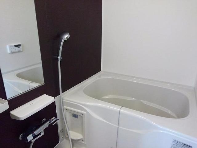 ��ʌ������s�����Q���ڂ̃A�p�[�g�̃o�X