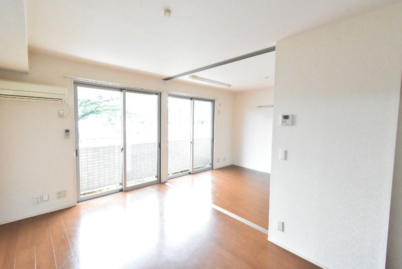 ��ʌ��z�J�s�����Q���ڂ̃A�p�[�g�̋��ԁE���r���O