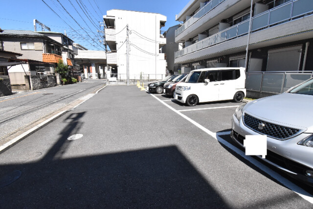 ��ʌ��z�J�s���������̃}���V�����̒��ԏ�