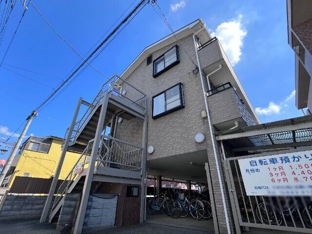 ��ʌ��������܎s������厚���n��657-5�̃A�p�[�g�̌����O��