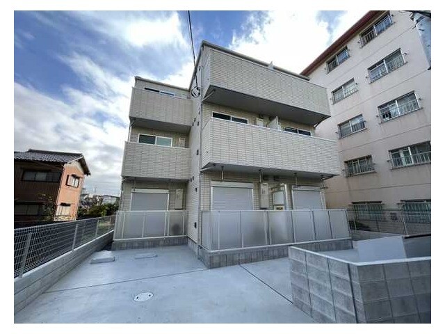 ��ʌ������s�����T���ڂ̃A�p�[�g�̌����O��