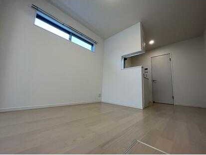 ��ʌ������s�����T���ڂ̃A�p�[�g�̋��ԁE���r���O